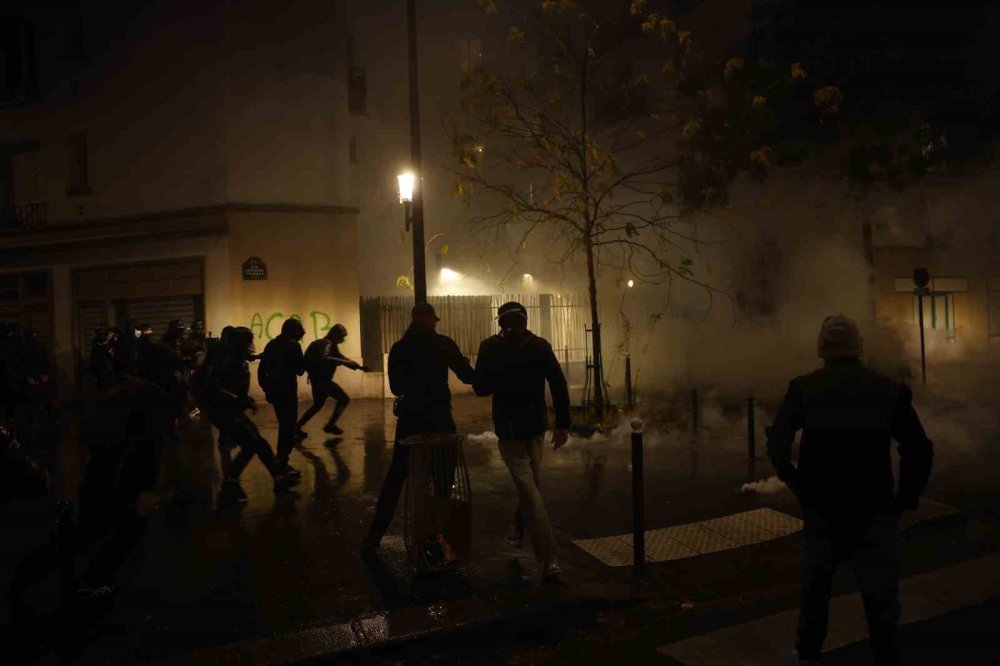 Fransa Genelinde Hayat Pahalılığı Protestoları.. Yaklaşık Bin Kişi Gözaltına Alındı!