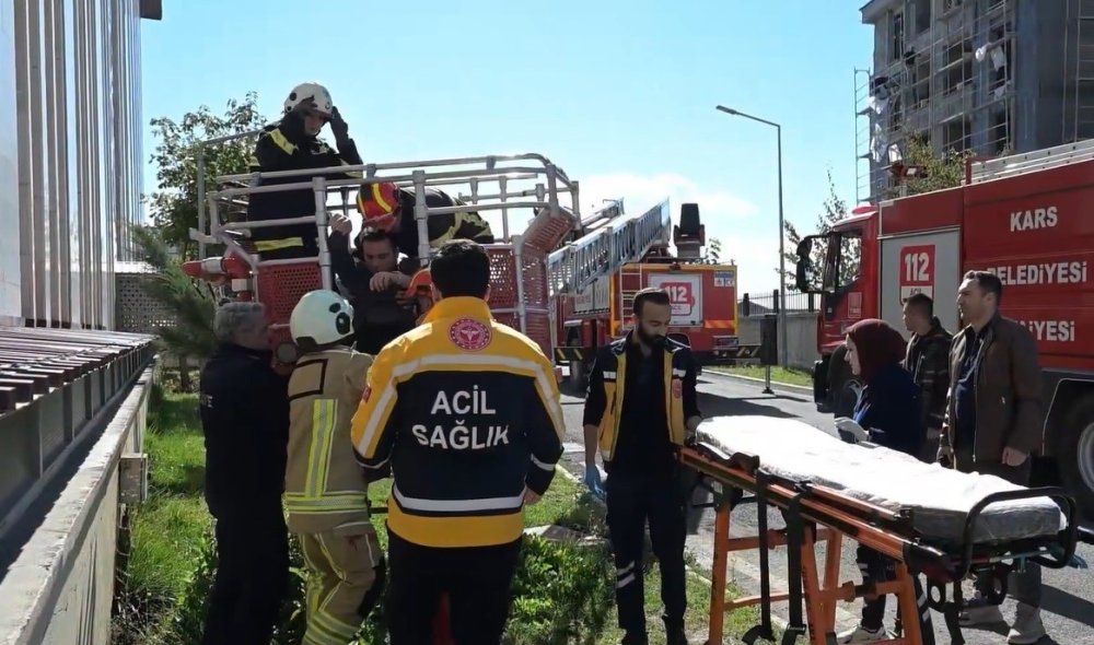 Kars Emniyet Müdürlüğü’nde Yangın Tatbikatı Düzenlendi.. İtfaiye ve Sağlık Ekipleri Katıldı!