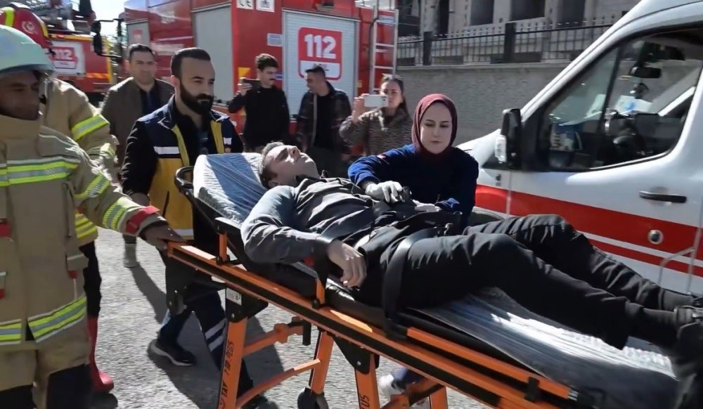 Kars Emniyet Müdürlüğü’nde Yangın Tatbikatı Düzenlendi.. İtfaiye ve Sağlık Ekipleri Katıldı!