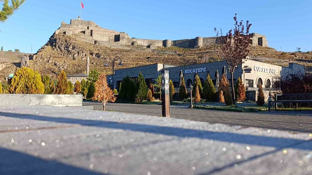 Kars'ta Gece Soğuk Hava Etkisini Gösterdi.. Gece Saatlerinde Hava Sıcaklığı Düştü!