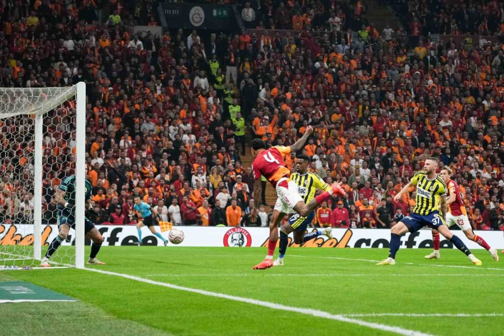 Süper Lig'de Haftanın Maçları Tamamlandı.. Galatasaray Lider, Trabzonspor Takipte!