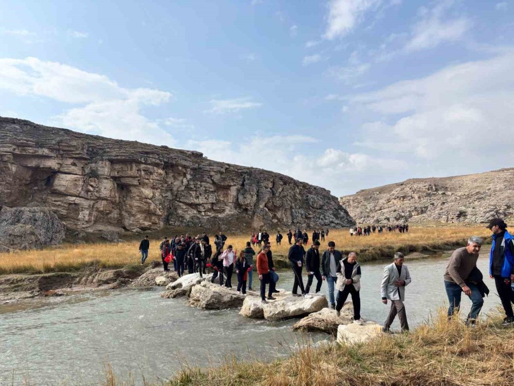 Diyadin'de 4. Geleneksel Kanyon Yürüyüşü.. Murat Kanyonu'nda Etkinlik Düzenlendi!