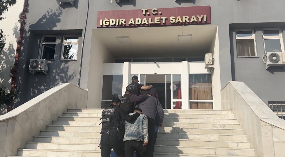 Iğdır'da Uyuşturucu Soruşturması.. Kümeste Metamfetamin ve Esrar Ele Geçirildi!
