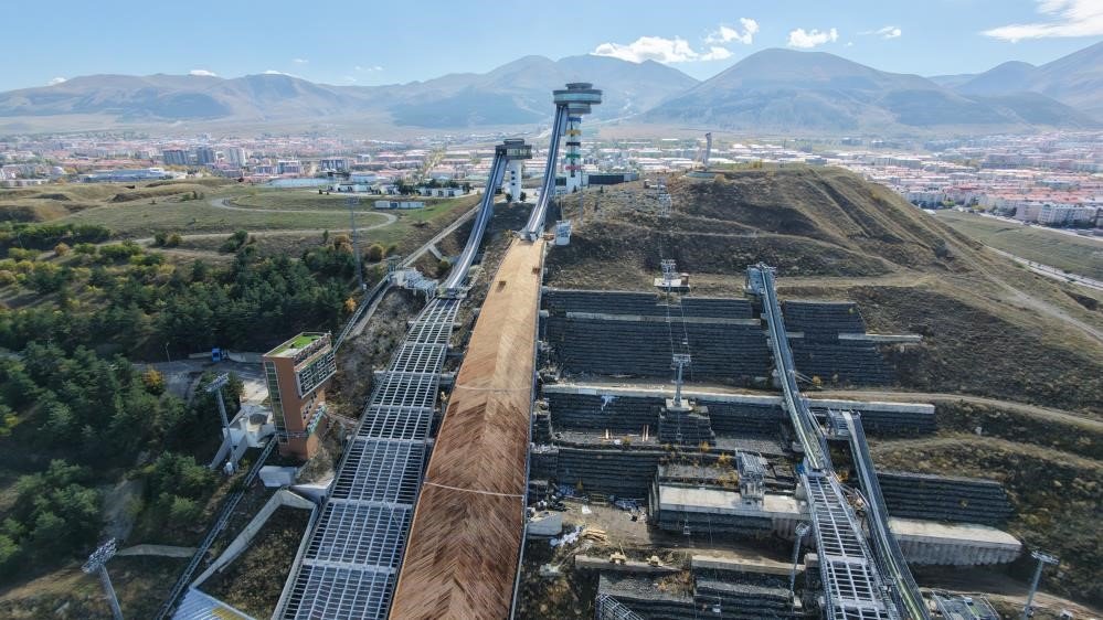 Erzurum’da Kayakla Atlama Tesisinde Modernizasyon.. Pistler Ahşap Sistemle Yenileniyor!