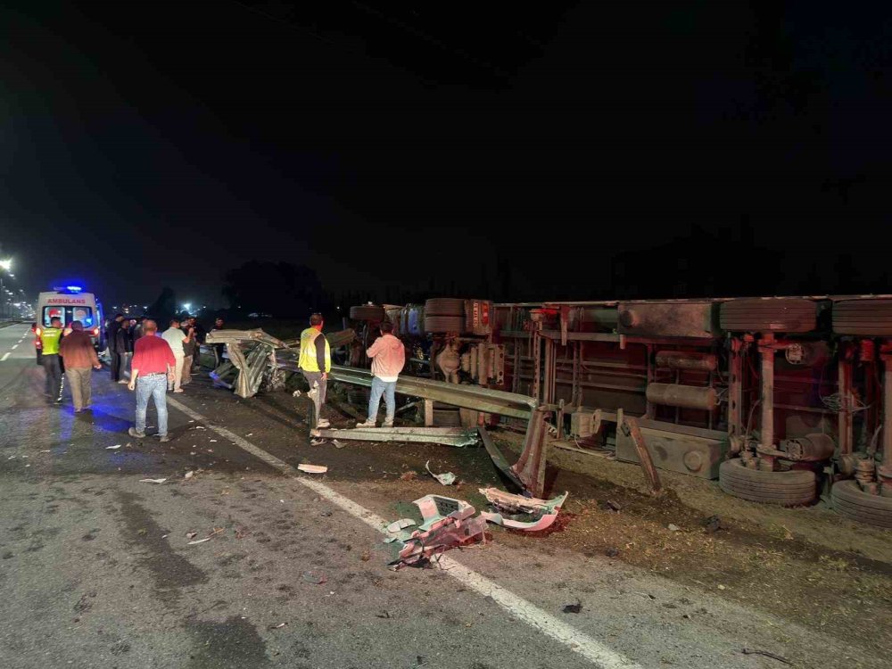 Iğdır-Doğubayazıt Yolunda TIR Kazası.. Yaralı Sürücü Ekiplerce Kurtarıldı!