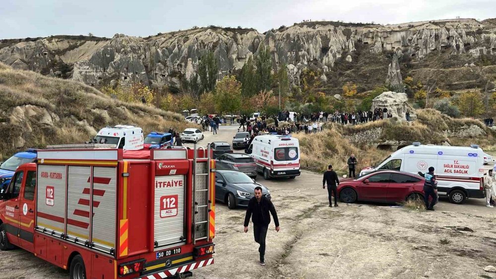 Göreme Açık Hava Müzesi Girişinde Peribacası Çöktü.. Ölü ve Yaralılar Var!