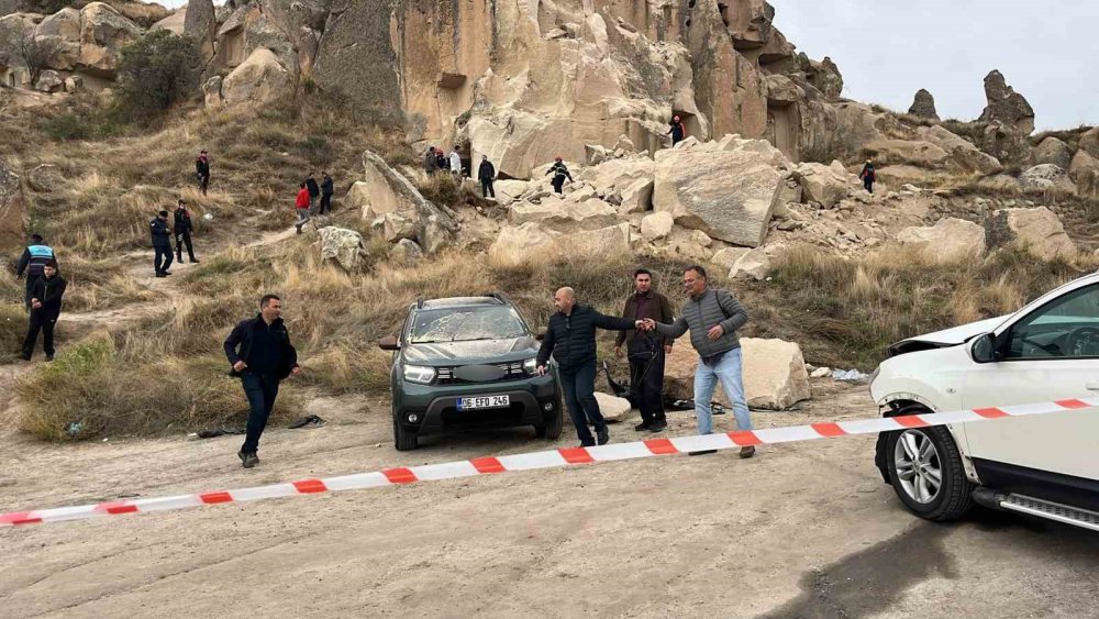 Göreme Açık Hava Müzesi Girişinde Peribacası Çöktü.. Ölü ve Yaralılar Var!