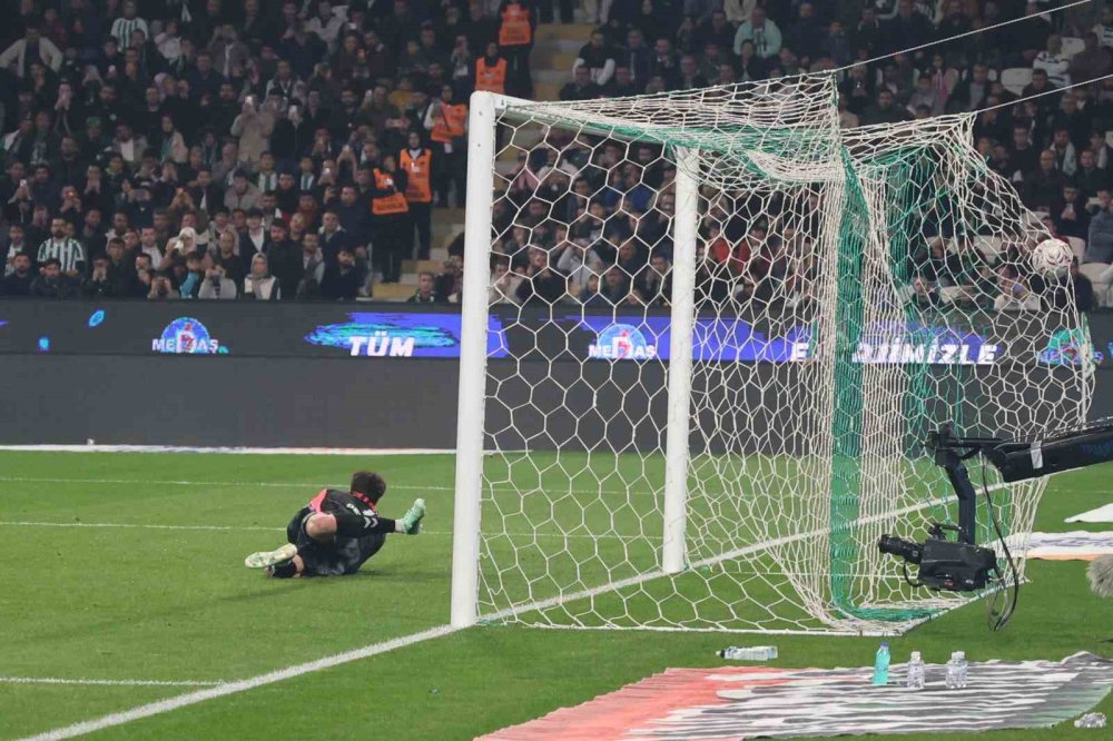 Galatasaray Konyaspor Deplasmanından 4-0’lık Galibiyetle Döndü.. Zirvedeki Yerini Korudu!