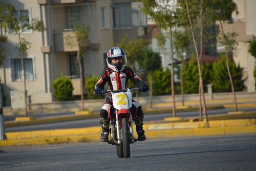 9 Yaşındaki Minik Aras, Kenan Sofuoğlu’nun İzinde