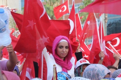 Adana’da Demokrasi Ve Şehitler Mitingi