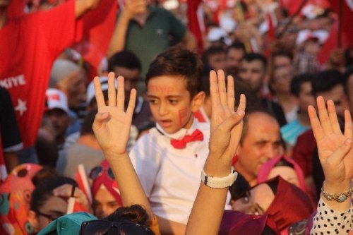 Adana’da Demokrasi Ve Şehitler Mitingi