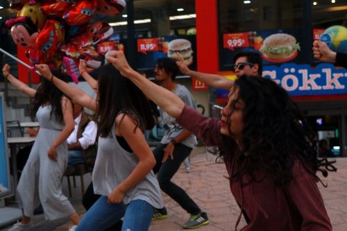 Adana’da Dünya Dans Günü Etkinliği