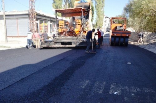 Ağrı’da Yol Asfaltlama Çalışması