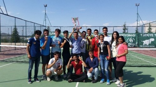 Ağrı’nın Gururu Tenisçiler Doğunun Şampiyonu Oldu