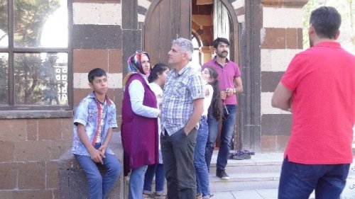 Ahmed-i Hani Türbesi’ne Ziyaretçi Akını