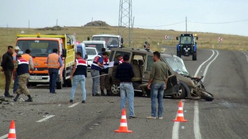 Ani Yolunda Kaza: 1 Ölü, 4 Yaralı