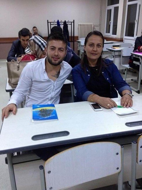 Anne - Oğul Aynı Sınıfta