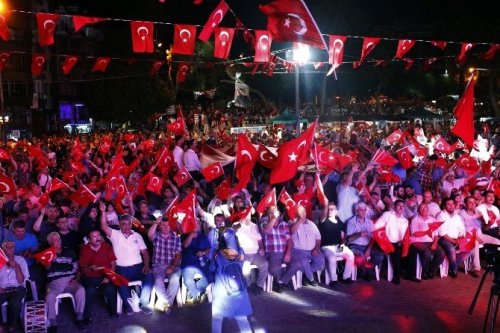 Antalya’da Demokrasi Nöbeti Aralıksız Devam Ediyor