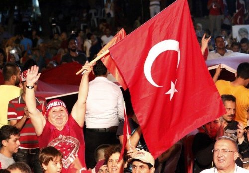 Antalya’da Demokrasi Nöbeti Aralıksız Devam Ediyor