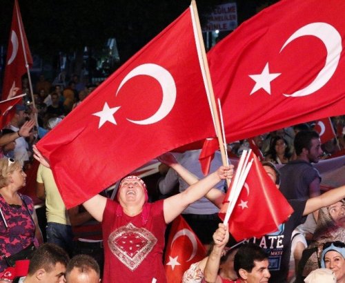 Antalya’da Demokrasi Nöbeti Aralıksız Devam Ediyor