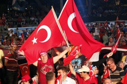 Antalya’da Demokrasi Nöbeti Aralıksız Devam Ediyor