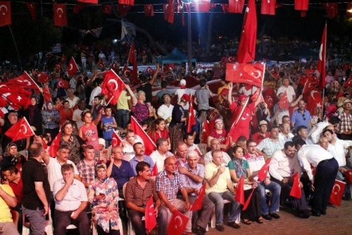 Antalya’da Demokrasi Nöbeti Aralıksız Devam Ediyor