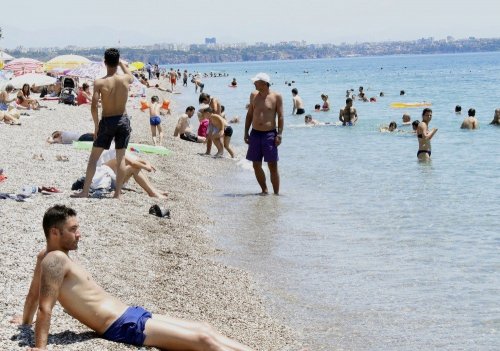 Antalya’da Sahiller Doldu