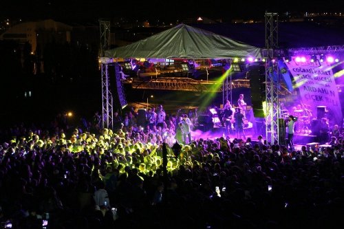 Ardahan 16. Ulusal Kültür Ve Bal Festivali Konserle Sona Erdi
