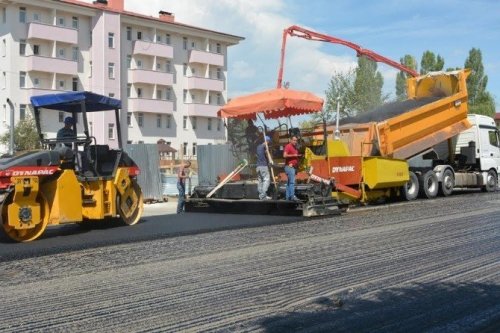 Ardahan Belediyesi Sıcak Asfalt Çalışmasına Başladı