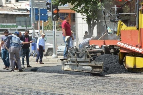 Ardahan Belediyesi Sıcak Asfalt Çalışmasına Başladı