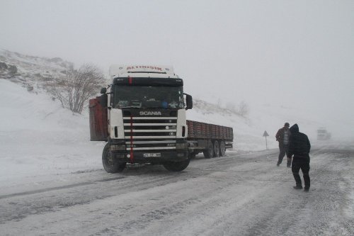 Ardahan’da Kar Geçit Vermedi