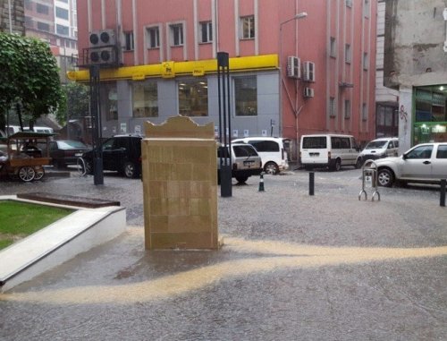 Artvin’de Dereler Taştı, İş Makineleri Dere Sularına Kapıldı