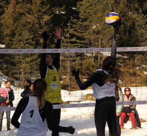 Artvin’de Kar Voleybolu Heyecanı