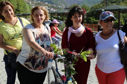 Artvin’de 'Süslü Kadınlar' Pedal Çevirdi