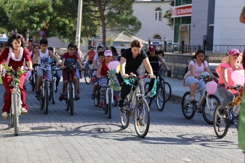 Artvin’de 'Süslü Kadınlar' Pedal Çevirdi