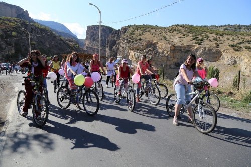 Artvin’de 'Süslü Kadınlar' Pedal Çevirdi