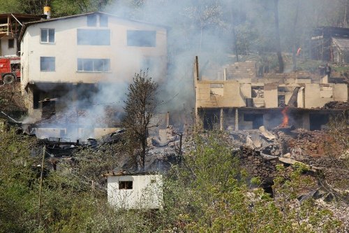 Artvin’de Tarihi Köyde Yangın