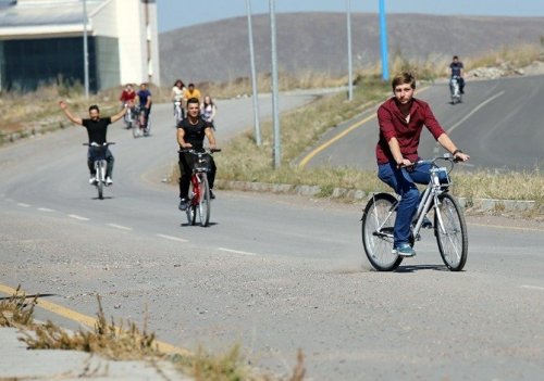 Arü’lü Öğrencilerin Bisiklet Keyfi
