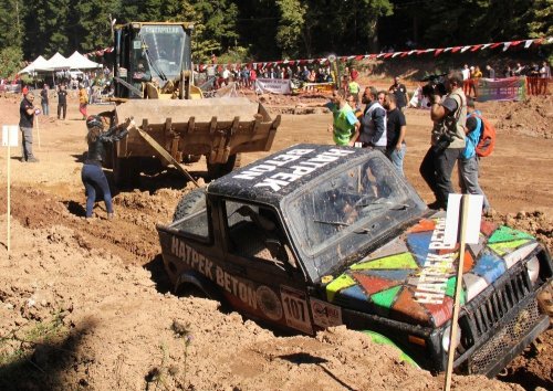 Baba Kızın Off-road Mücadelesi Dikkatleri Üzerlerine