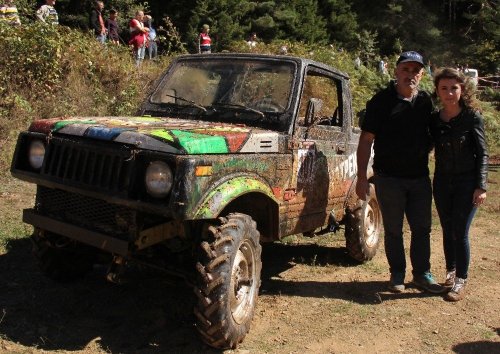 Baba Kızın Off-road Mücadelesi Dikkatleri Üzerlerine