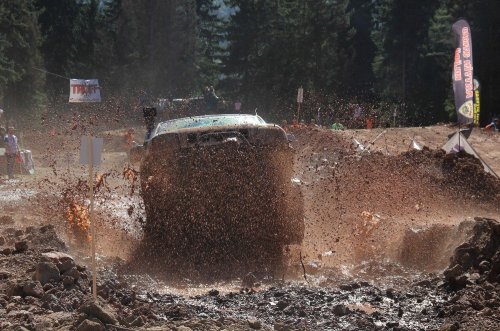 Baba Kızın Off-road Mücadelesi Dikkatleri Üzerlerine