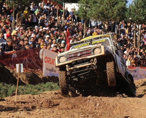 Baba Kızın Off-road Mücadelesi Dikkatleri Üzerlerine