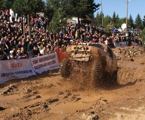 Baba Kızın Off-road Mücadelesi Dikkatleri Üzerlerine