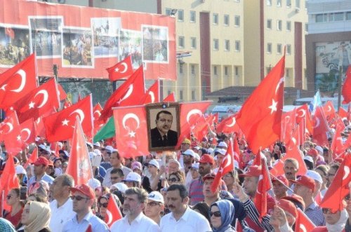 Bakan Işık, Kocaeli’de Düzenlenen Demokrasi Mitingi’nde Halkı Selamladı