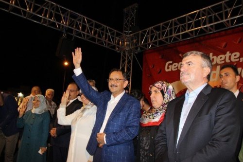 Bakan Özhaseki Demokrasi Nöbetinde Konyalılarla Buluştu