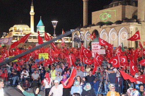 Bakan Özhaseki Demokrasi Nöbetinde Konyalılarla Buluştu