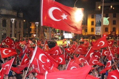 Bakan Özhaseki Demokrasi Nöbetinde Konyalılarla Buluştu