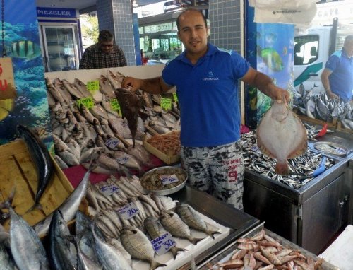 Balık Fiyatları Düştü, Vatandaşın Yüzü Güldü