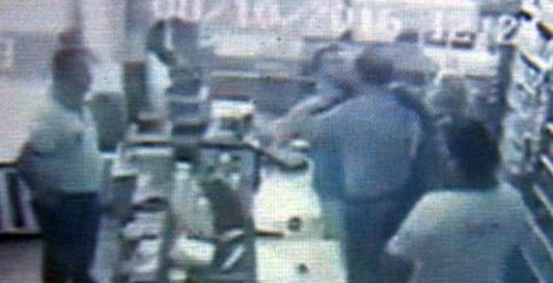 Belediye Başkanı Market Çalışanını Neredeyse Boğuyordu