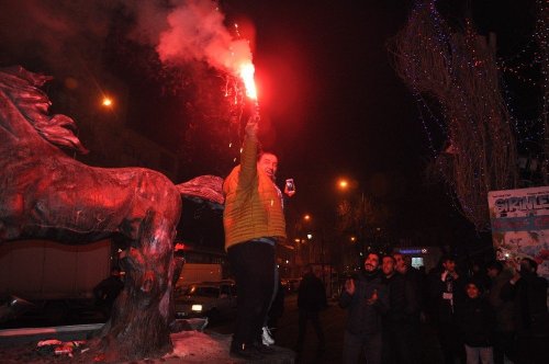 Beşiktaşlılar Kars’ta Sokağa Döküldü